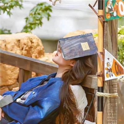 机场直击：当红男星粉丝骂战升级，深夜最新进展